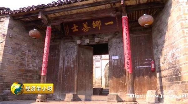 央视曝光！桂林最美古民居修复，竟用水泥草草糊墙？！专家痛批当地住建局领导