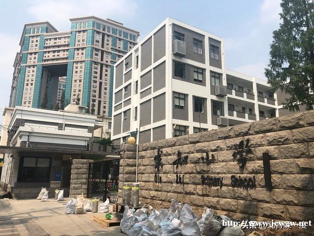 上海男子与垃圾粪便为伴十余年的背后：因烧伤需24小时开空调，曾想过坚持完成学业