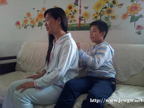孩子上课睡觉，班主任生气拍照发家长群，孩子爸的解释被家长称赞