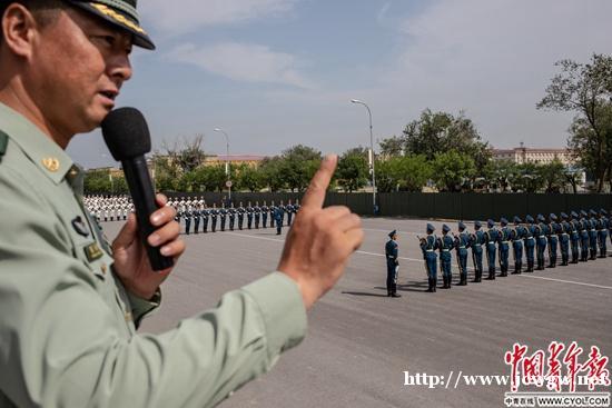 探访阅兵集训点：整齐的队伍一眼望不到头