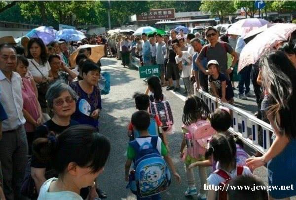 中小学进入配餐时代，小学生每餐12元，你怎么看？