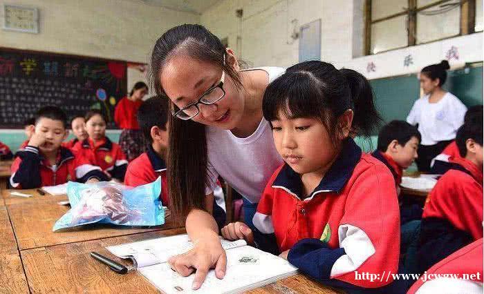 硕士研究生，在怎样的学校当老师更有优势？是中小学还是大学？