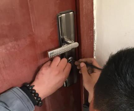 魏县修锁换锁服务的价格是多少？