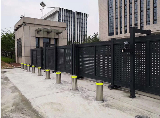 西宁升降柱厂家谈谈道闸广告投放需要了解什么