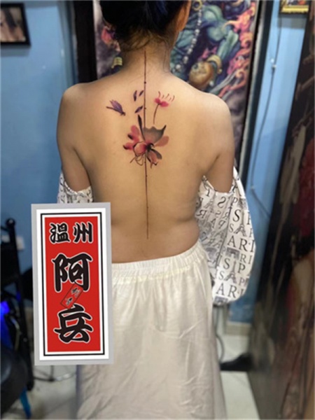 后背纹身