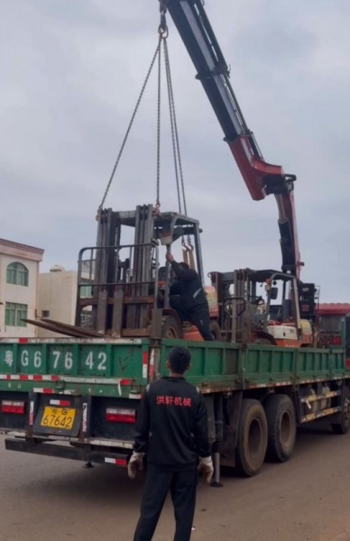 场地受限，徐闻吊车出租有小巧灵活的设备？