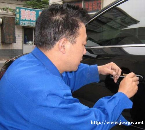汽车开锁服务用什么方法操作 汽车开锁服务用什么方法操作