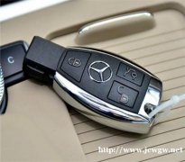 汽车钥匙误锁车中应该怎样去解决呢？
