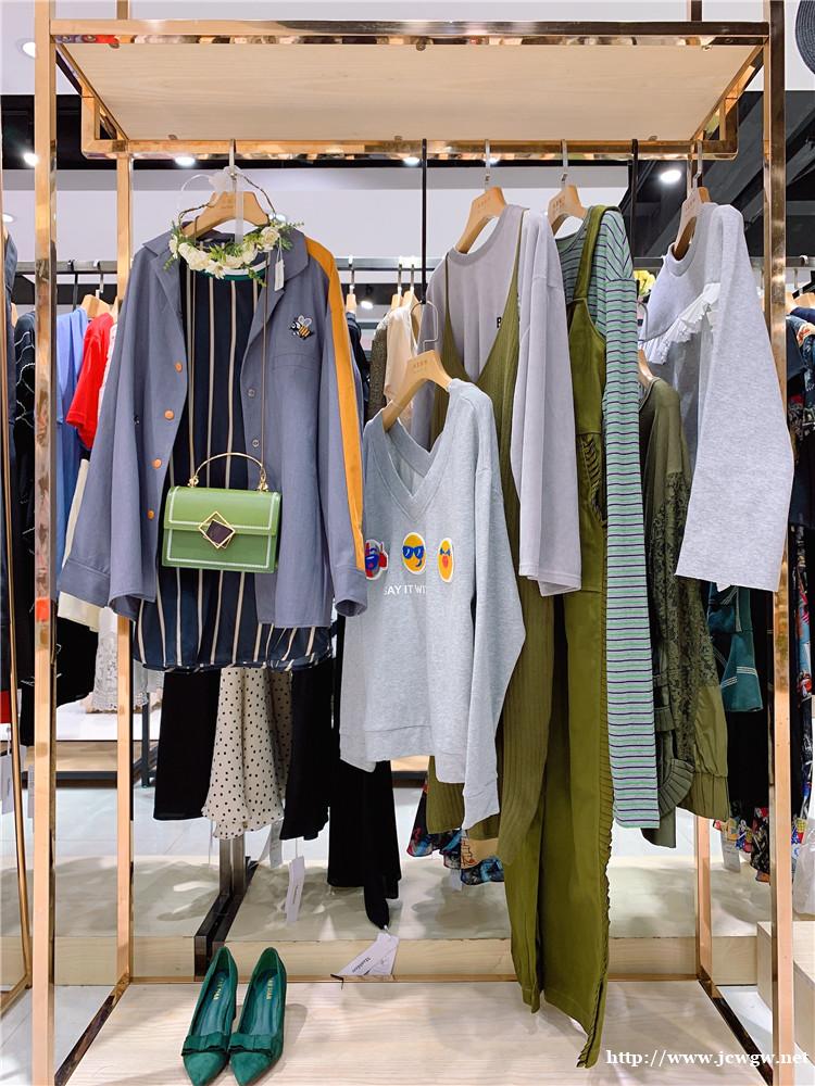 浙江杭州太平鸟国内大牌时尚品牌女装折扣批发货源 浙江杭州太平鸟国内大牌时尚品牌女装折扣批发货源