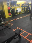 彭山杠铃地垫蓬安室内轮滑场地坪安装流程