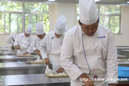 有烹饪培训班吗,费用多少? 有烹饪培训班吗,费用多少?