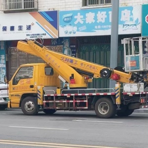 恶劣天气条件下高空车作业的风险评估与应对措施是怎样的？