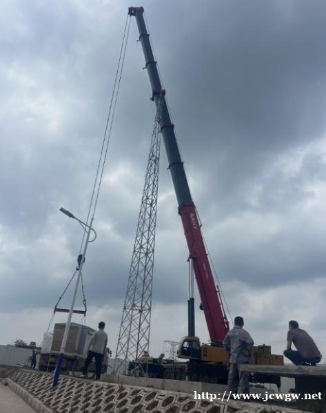 随车吊需要自己配司机吗?工资多少钱一天? 随车吊需要自己配司机吗?工资多少钱一天?