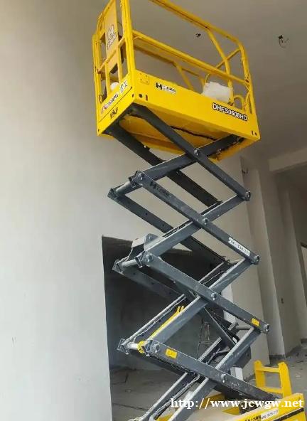 租赁登高车时,设备操作人员是自带还是租赁公司提供? 租赁登高车时,设备操作人员是自带还是租赁公司提供?