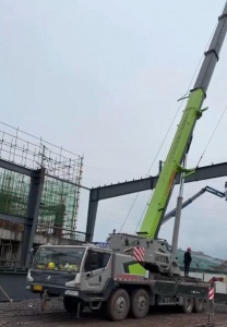 园林绿化吊车租赁技巧!小吨位车型适配场景与租赁要点分享