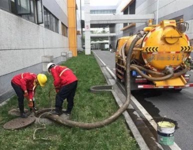 昆明专车抽粪 高压清洗油污管道 化粪池清理 污水井清理 隔油池清理