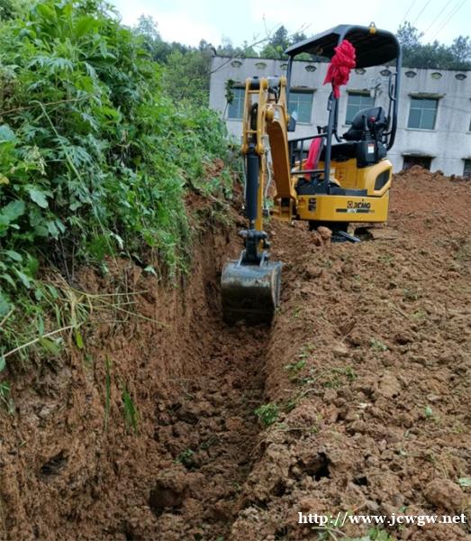 重庆小挖掘机出租成农户新选择 重庆小挖掘机出租成农户新选择