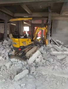 重庆小挖掘机出租，装修施工的 “高效利器”