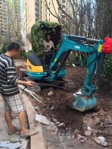 重庆小挖掘机出租，小型矿山作业的 “精准搭档”