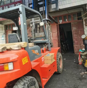 新化叉车租赁怎样避免合同中的隐藏费用?