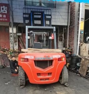 叉车卸货怎样避免对地面造成损坏?