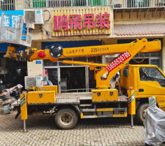 在吊装重物时，如何正确安置吊索具以保持稳定？