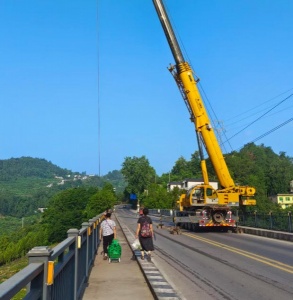 吊车司机在日常工作中应采取哪些安全措施？