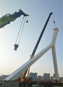 设备重心不稳或形状不规则时,吊点应如何选择与加固?