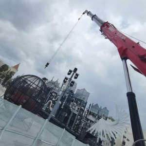 吊车的散热器容易堵塞，如何清理才能保证散热良好？